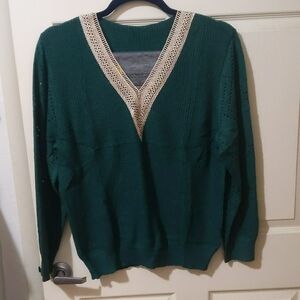 Amazon Women's Green Sweater with V-Neck Cream Trim XL